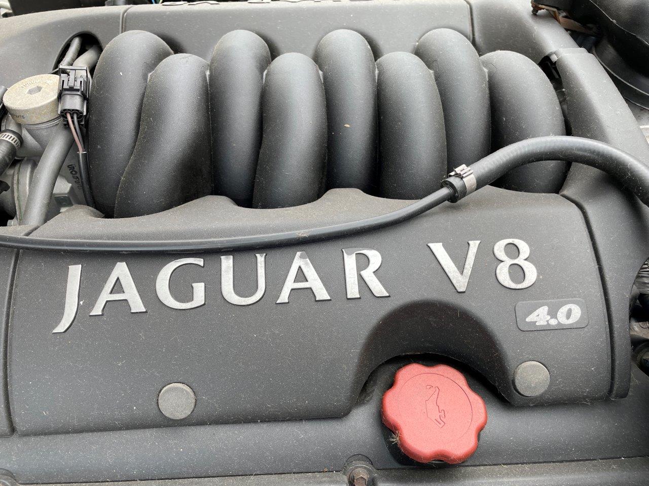 feature 1999 Jaguar XK8 Convertible