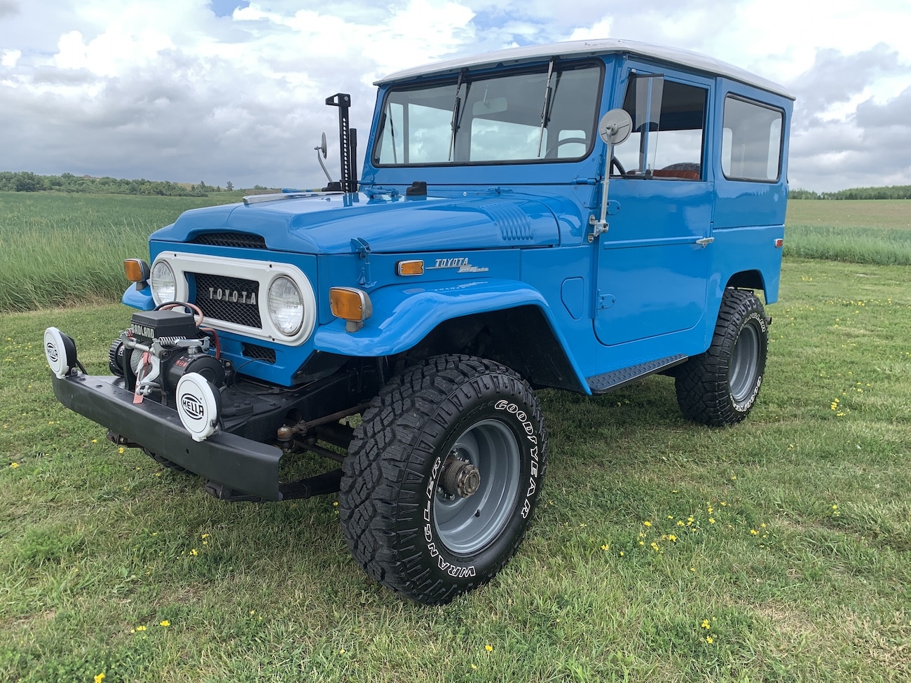 1970 Toyota Land Cruiser 4 x 4 FJ40V Hardtop 3-Speed Manual