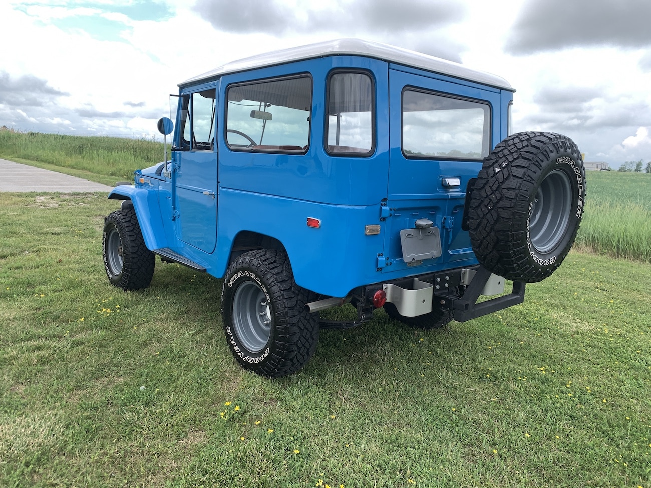 1970 Toyota Land Cruiser 4 x 4 FJ40V Hardtop 3-Speed Manual