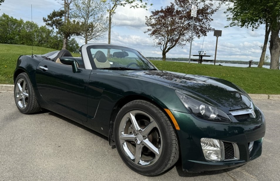 34K km 2009 Saturn Sky Redline 5-Speed Manual